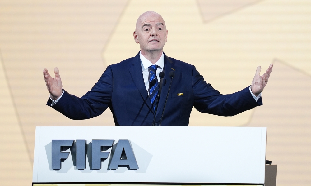 米体：索默手术成功1周后开始康复，将伤缺约1个月时间.